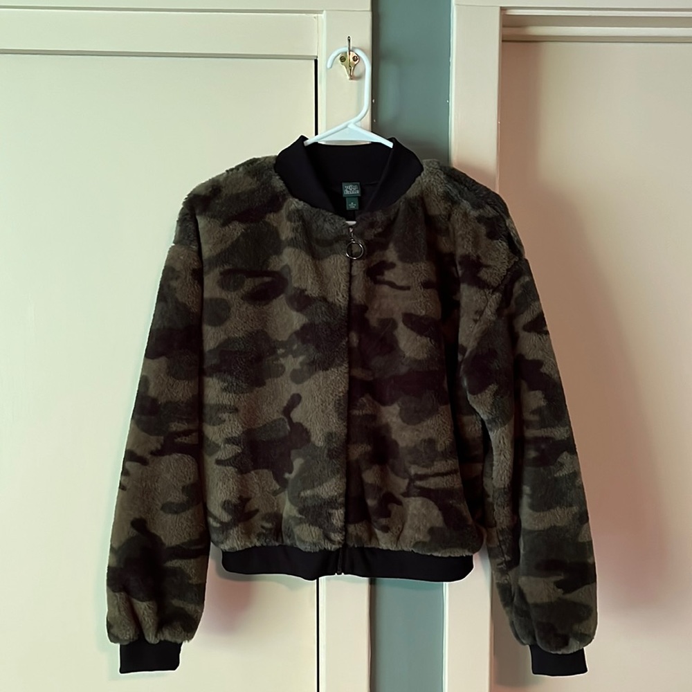 Faux fur camo jacket.  Zip front.  Excellent condition.  Very warm!
